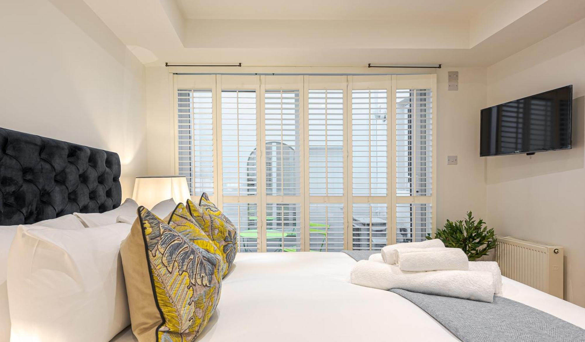 Chic Belgravia Hideaway With Private Patio 10 Mins To Harrods 伦敦 外观 照片