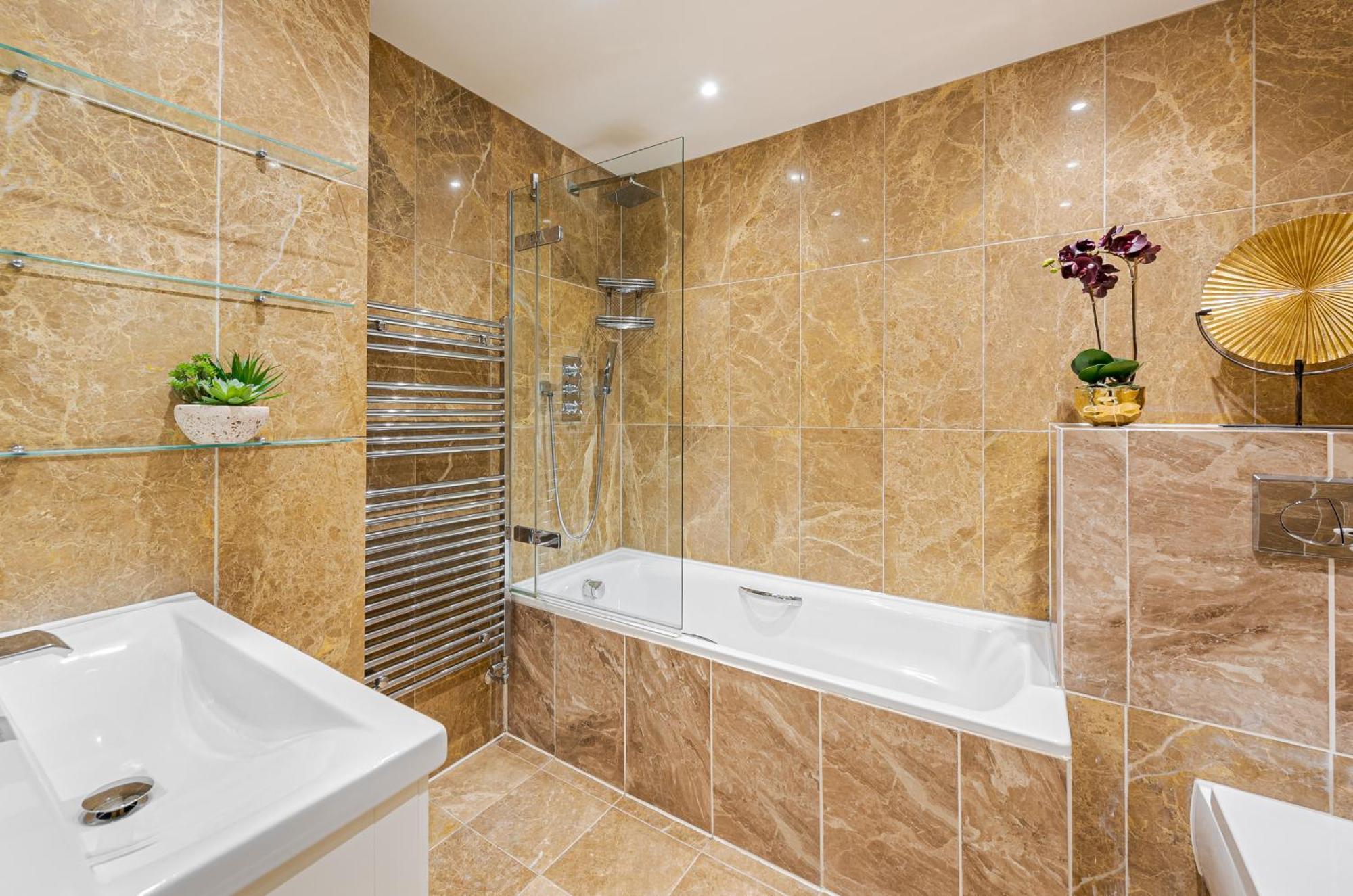 Chic Belgravia Hideaway With Private Patio 10 Mins To Harrods 伦敦 外观 照片