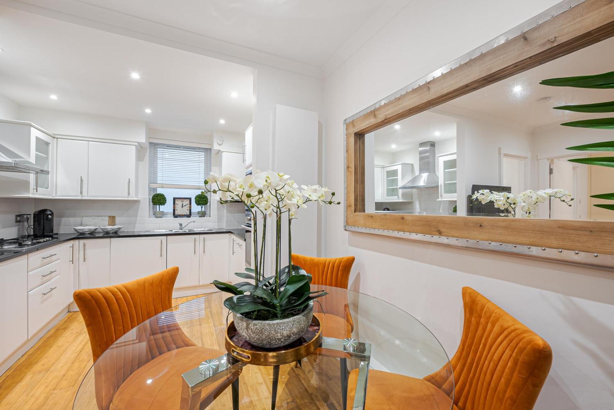 Chic Belgravia Hideaway With Private Patio 10 Mins To Harrods 伦敦 外观 照片