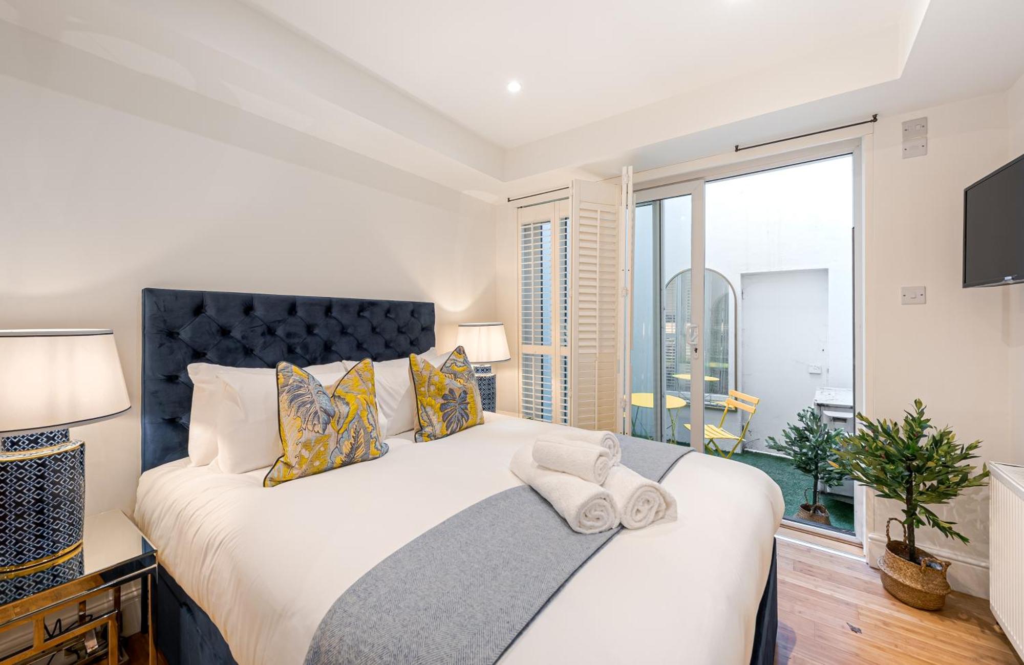 Chic Belgravia Hideaway With Private Patio 10 Mins To Harrods 伦敦 外观 照片